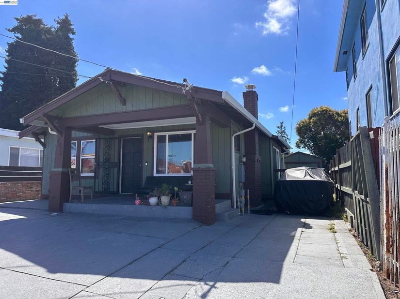 2474 Seminary Ave, Oakland CA 94605