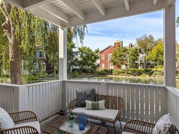 11 Bayside Ct