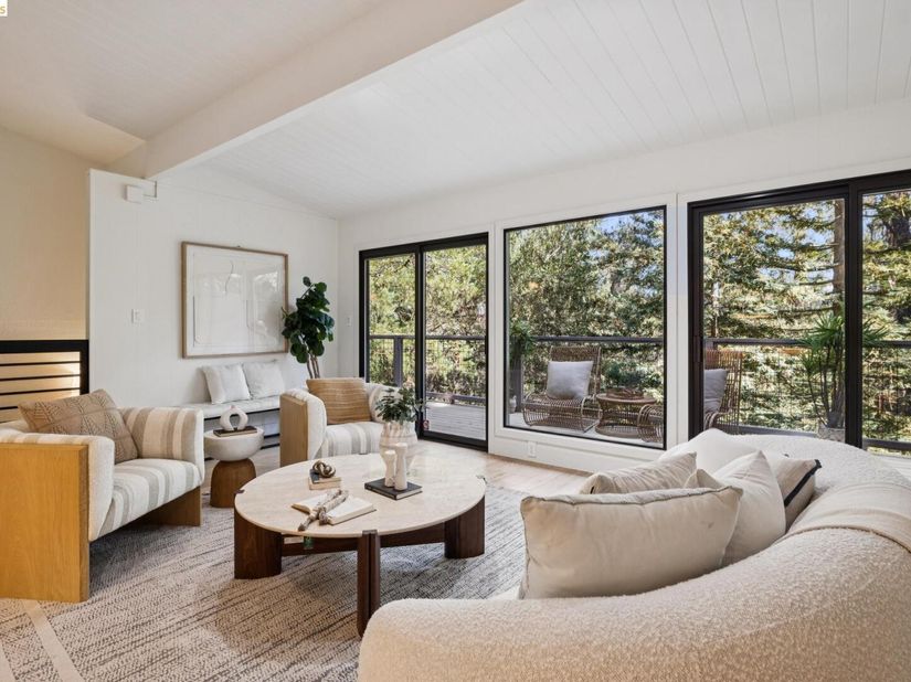 7101 Pinehaven Rd, Oakland CA 94611