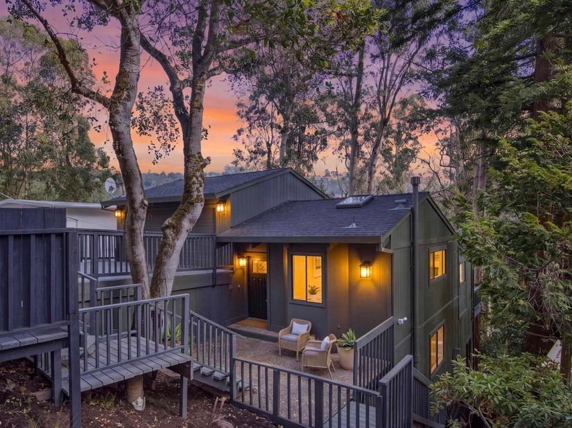 7099 Pinehaven Road, Oakland CA 94611