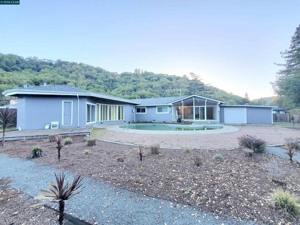 2420 Tomar Ct, Pinole CA 94564