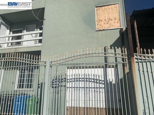 1278 Thomas Ave, San Francisco CA 94124