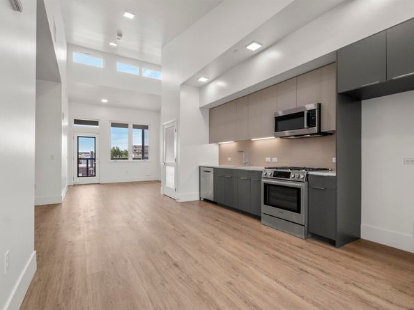 1545 32nd St 314, Oakland CA 94608