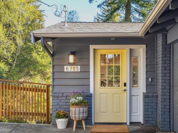 6785 Aitken Dr, Oakland CA 94611