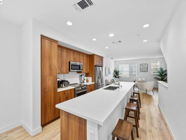 117 Uptown Cir, Oakland CA 94607