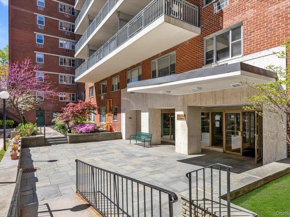 52-30 39 Drive 1G, Woodside NY 11377