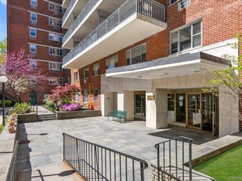 52-30 39 Drive