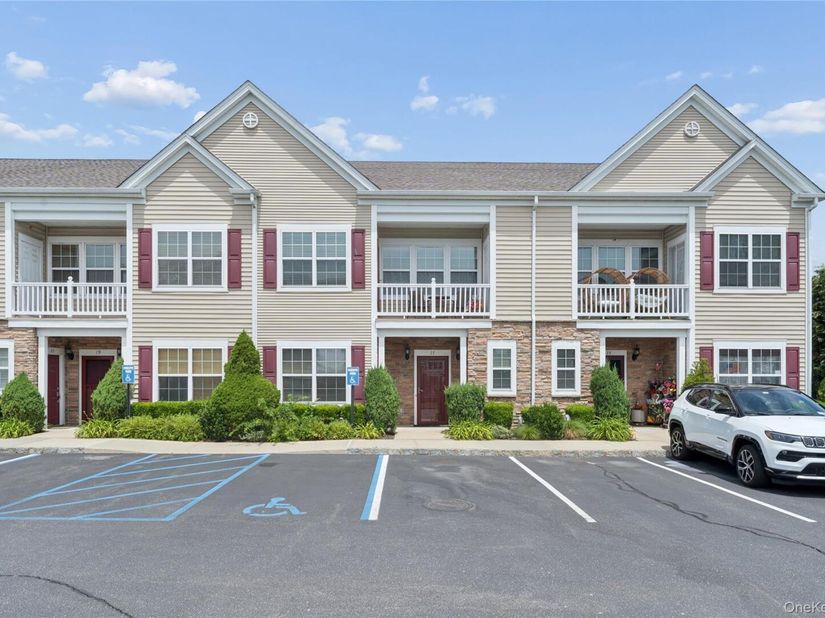 17 Strangford Court 109, Oceanside NY 11572