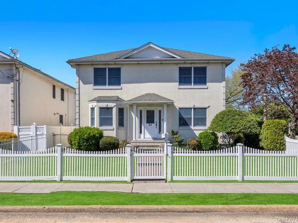 64 Cottage Place, Mineola NY 11501