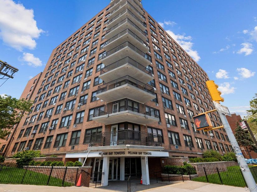 3121 Middletown Road 8A, Bronx NY 10461