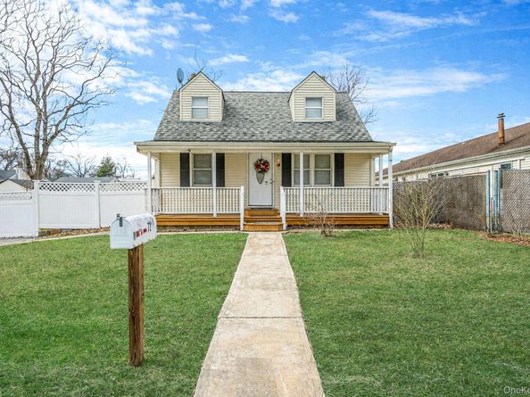 72 Crown Street, Deer Park NY 11729