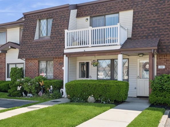 100 S Cambridge Drive S 100, Copiague NY 11726