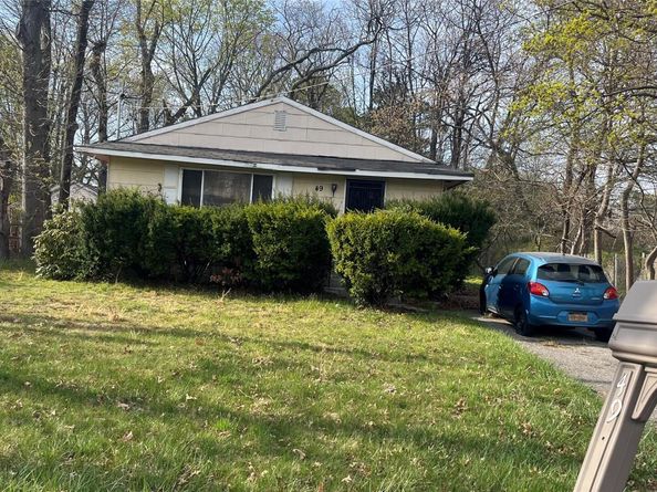 49 Gordon Avenue, West Babylon NY 11704
