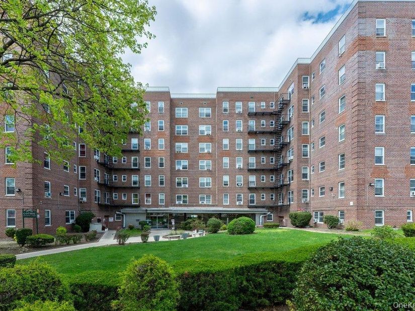84-50 169th Street 611, Jamaica Hills NY 11432