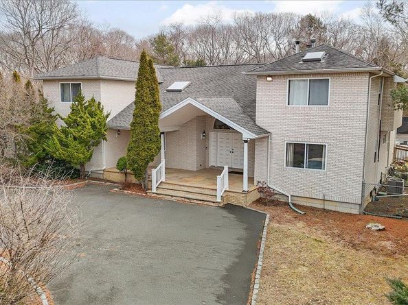 24 Wisteria Drive, Remsenburg NY 11960