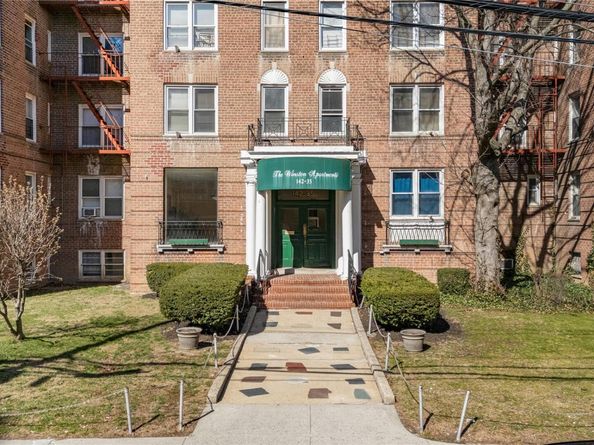 142-35 84 Drive 6B, Briarwood NY 11435