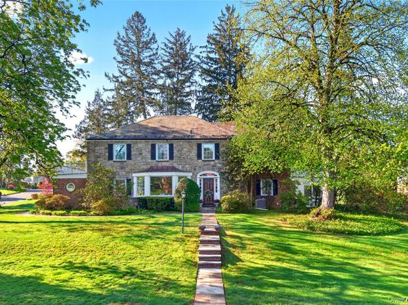 138 Payne Whitney Lane, Manhasset NY 11030