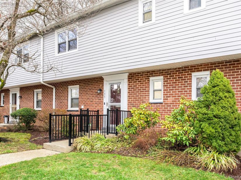 155 Charter Circle 155, Ossining NY 10562
