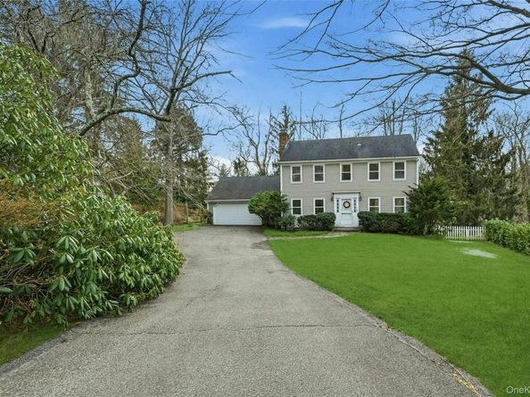 10 Woodhull Road, East Setauket NY 11733