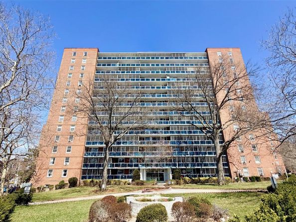 9707 63rd Road 8G, Rego Park NY 11374