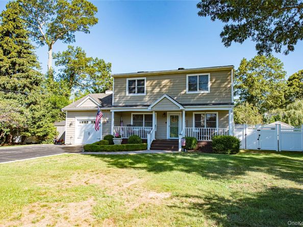 9 Donna Place, East Islip NY 11730