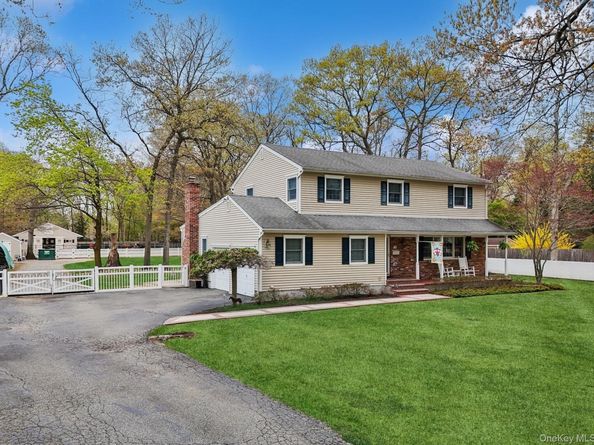 14 Hillside Avenue, Saint James NY 11780
