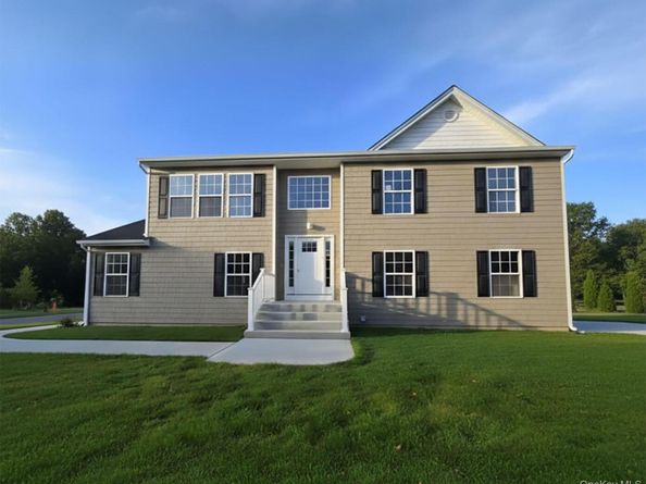 103 Brookfield Avenue B, Center Moriches NY 11934