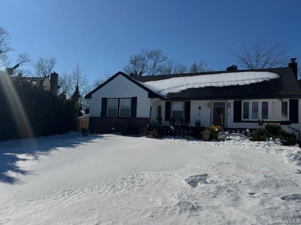 692 Woodside Drive, Wantagh NY 11793