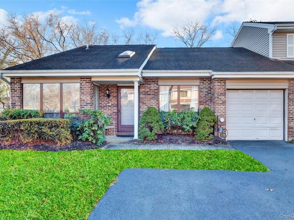 248 Pond View Lane, Smithtown NY 11787