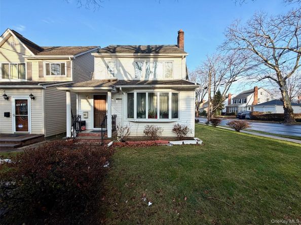 257-17 Pembroke Avenue, Great Neck NY 11020