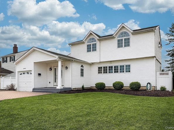 204A Broadway, Massapequa Park NY 11762