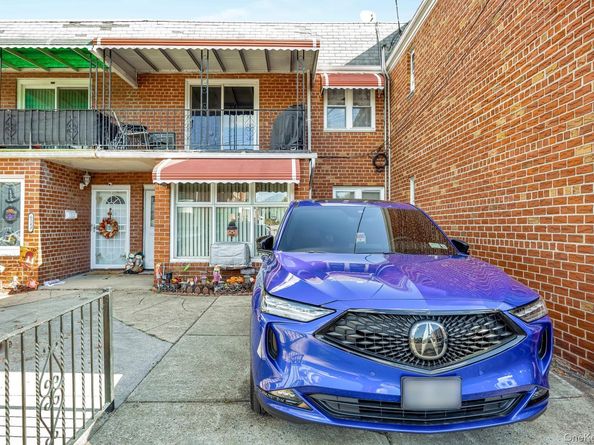 62-45 69th Place, Middle Village NY 11379