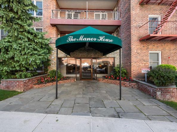 241-20 Northern Boulevard 6E, Douglaston NY 11362