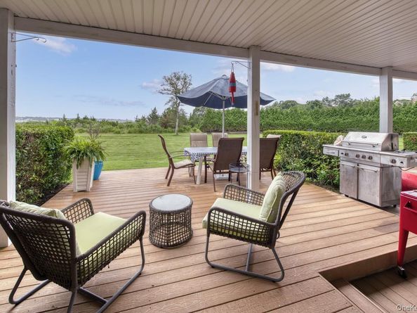 61 W Tiana Road 6, Hampton Bays NY 11946