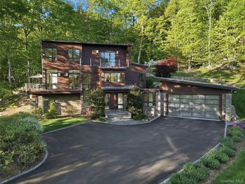 2 Lakeridge Drive