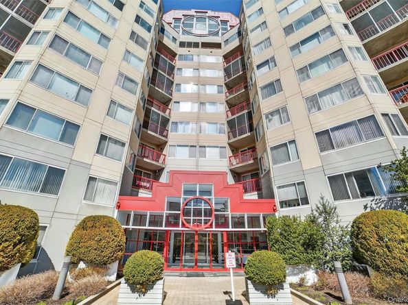 10 Stewart Place 3FE, White Plains NY 10603
