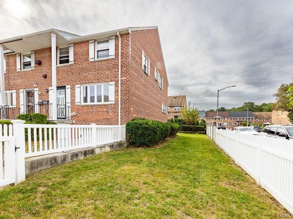 240-02 65th Avenue, Little Neck NY 11362