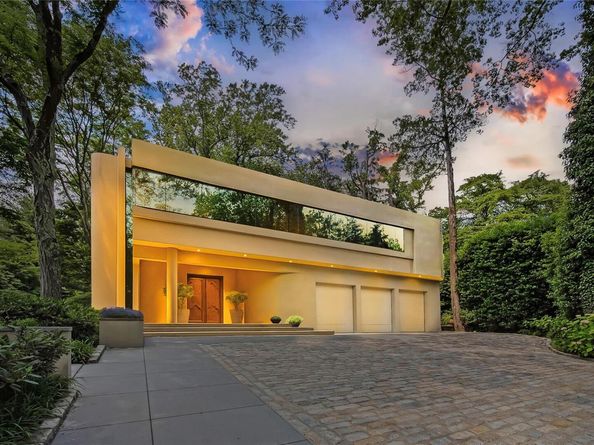 7 Folie Court, Manhasset NY 11030