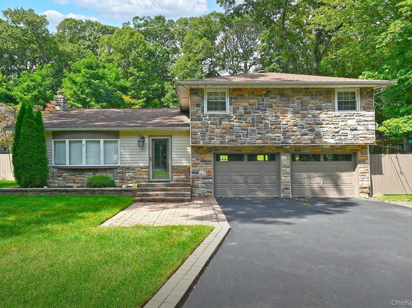 150 Hallock Landing Road, Rocky Point NY 11778