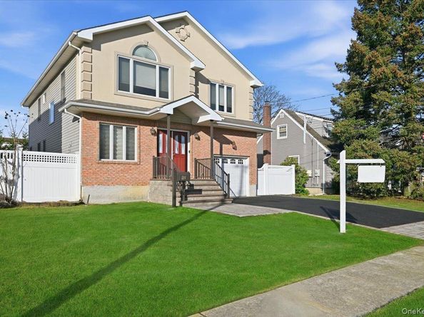 2202 Beech Street, Wantagh NY 11793