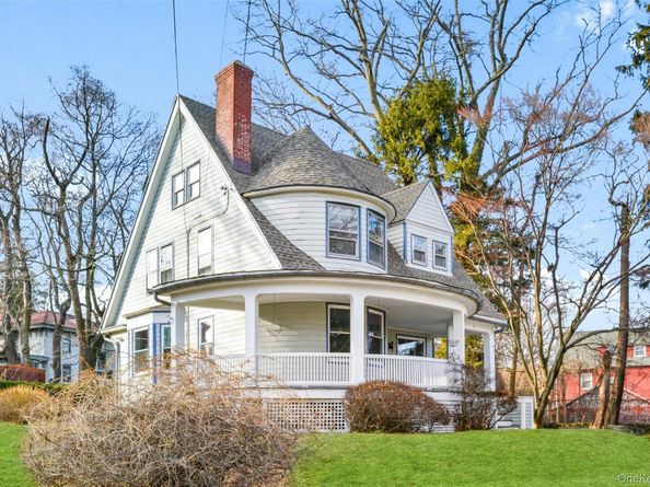 8 The Serpentine, New Rochelle NY 10801