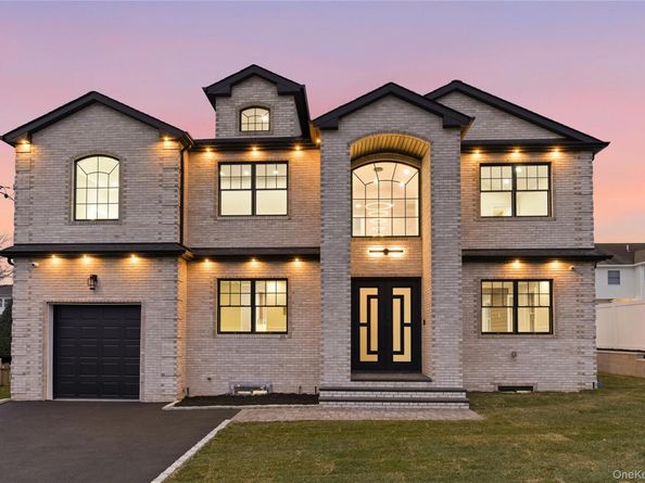 12 Lee Avenue, Albertson NY 11507