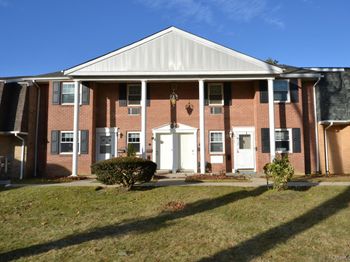 25 Glen Hollow Drive