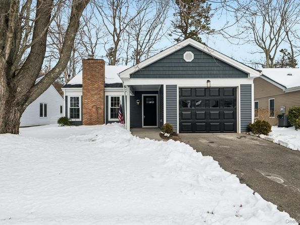 304 Kingston Court, Ridge NY 11961