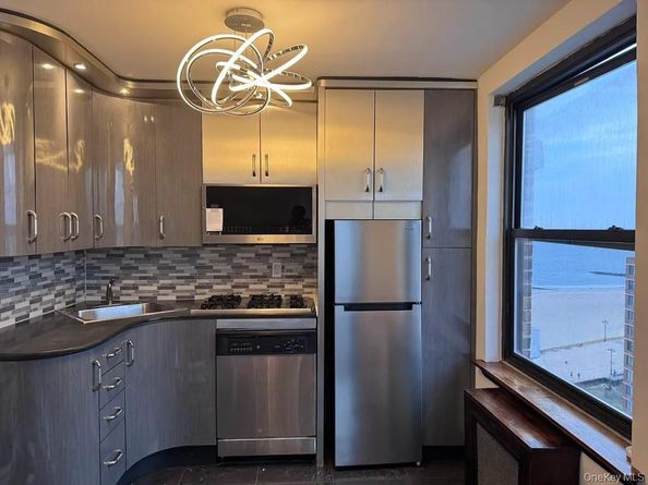 40 Brighton 1st Road 15M, Brooklyn NY 11235