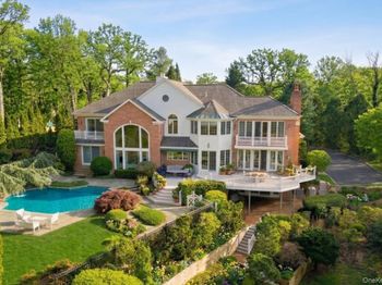 19 Cobblestone Court