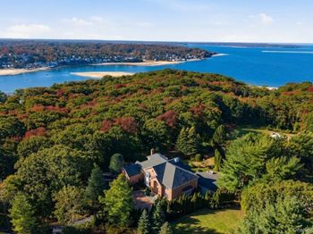 19 Cobblestone Court
