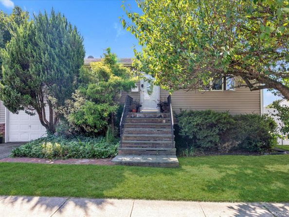 261 E Hoffman Avenue, Lindenhurst NY 11757