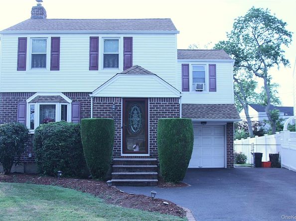 24 Garnet Place, Elmont NY 11003
