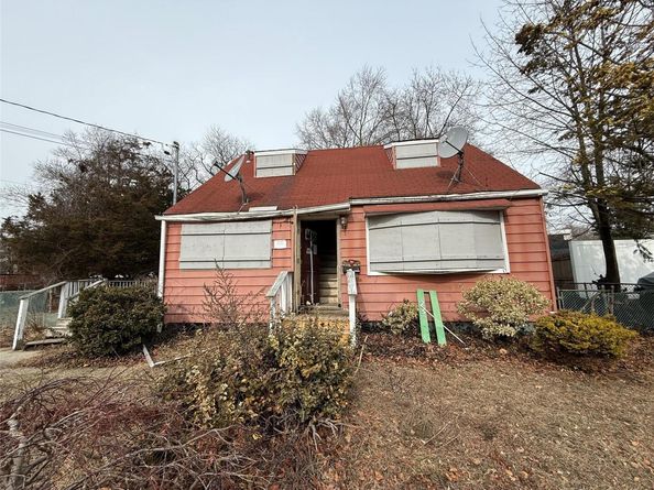 23 Satinwood Street, Central Islip NY 11722